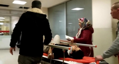 Ehliyetsiz sürücü evin duvarına çarptı: 4 yaralı