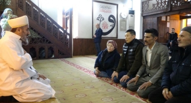Eşi Müslüman olunca gözyaşlarını tutamadı