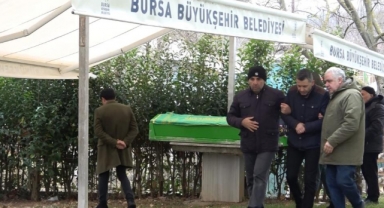 Fotoğraf çekmek isterken hayatını kaybeden genç kadın toprağa verildi