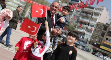 Gemlik Belediyesi’nden çocuklara karne hediyesi