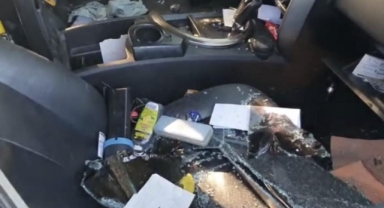 İnegöl'de 3 aracın camlarını kırarak soydular