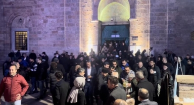 İslam düşmanı saldırıya karşı binlerce kişi Ulucami'ye akın etti