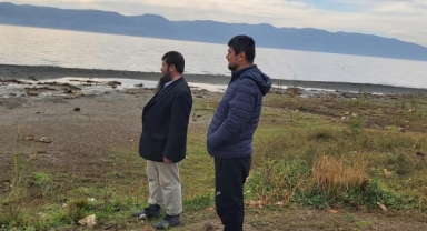 İznik Gölü'nde mahsur kalmışlardı, şimdi teknelerini arıyorlar