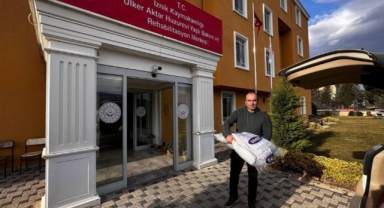 İznik'te işadamı huzurevine nevresim hediye etti