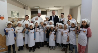 Minik aşçıların ellerinden ‘İnegöl köfteli pizza’
