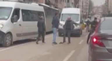 Servis ve otobüs şoförünün kavgası kameralarda