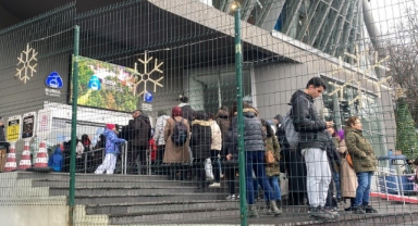 Teleferikte metrelerce kuyruk oluştu