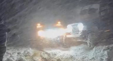 Uludağ'da yoğun karda mahsur kalan aile kurtarıldı