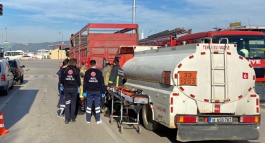 Yakıt tankeri kamyona çarptı, can pazarı yaşandı