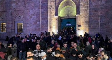 Yılın ilk günü binlerce kişi Ulu Cami’ye akın etti