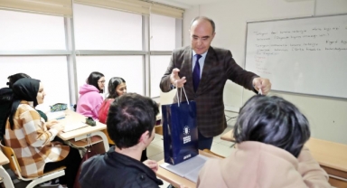 YKS hazırlık öğrencilerine ek kitap sürprizi
