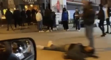 Yol ortasında yürüyen alkollü kişileri darp ettiler