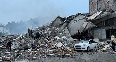 284 ölü 2323 yaralı 1710 bina hasarlı