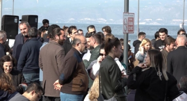 Açlık grevindeki doktora vatandaşlar da destek verdi