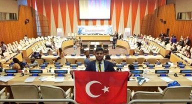 Bangladeşli Emon, Türkiye’nin acısını hafifletmek için çalışıyor