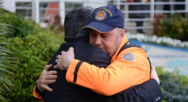 Başkan Yılmaz, depremden dönen ekibi karşıladı