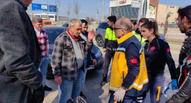 Bisikletten düşen alkollü sürücü polise zor anlar yaşattı