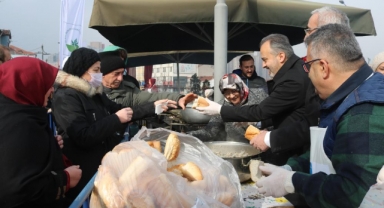 Bursa'da 5 bin kişiye ücretsiz hamsi ekmek