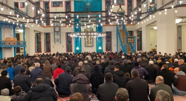 Bursa'da dualar depremzedeler için