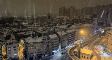 Bursa’da şiddetli kar yağışı etkisini gösterdi