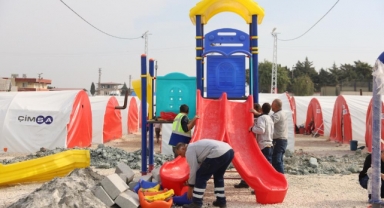 Büyükşehir'den depremzede çocuklara oyun parkı