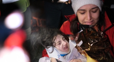 Cenazeleri almaya gelmişlerdi, son sesli çağrıda 72 saat sonra babayla kızını sağ buldular