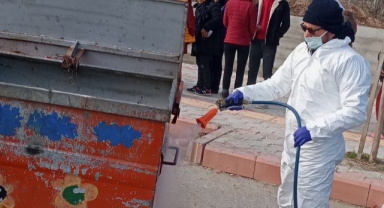 Deprem bölgesi haşere oluşumuna karşı ilaçlandı