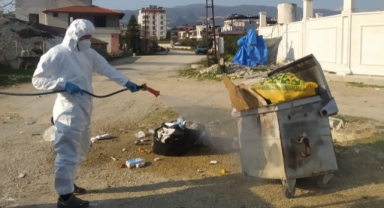 Deprem bölgesi hastalık ve haşereye karşı ilaçlanıyor