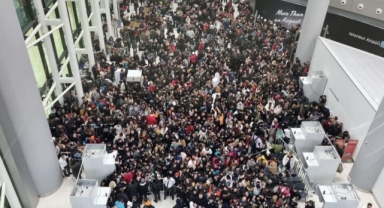 Deprem bölgesine gitmek için İstanbul Havalimanı'na gelen gönüllüler yoğunluğa neden oldu