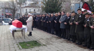 Depremde hayatını kaybeden uzman onbaşı toprağa verildi