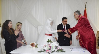Depremzede çift Karacabey’de dünyaevine girdi