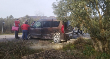 Depremzedelerin bulunduğu araç kaza yaptı