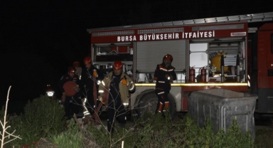 Enkazda çıkan yangını Bursa itfaiyesi söndürdü