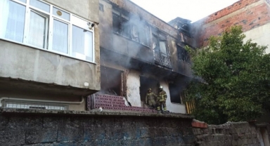 Evde çıkan yangında 2 kişi yaralandı