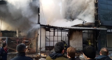 Fırın küreği imalathanesi yangında küle döndü