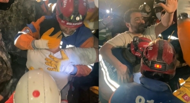 Hatay'da 170'inci saatte inanılmaz kurtuluş: Enkazdan yürüyerek çıktı