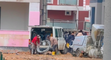 İnşaattan kardeşinin üzerine düştü..Tedavisi devam ediyor