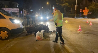 Kamyonet ile motosiklet çarpıştı: 1'i ağır 2 yaralı