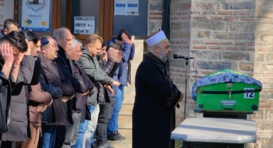 Kazada hayatını kaybeden kadın gözyaşları arasında defnedildi