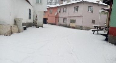 Köyde çocukların kar keyfi