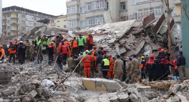 Malatya'da arama kurtarma çalışmaları sürüyor