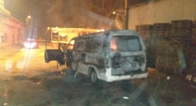 Minibüs küle döndü