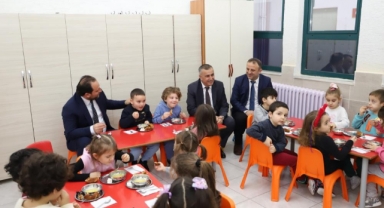 Öğrencilere ücretsiz yemek uygulaması başladı