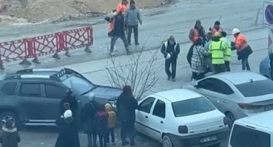 Önce birbirlerine çarptılar ardından kavga ettiler