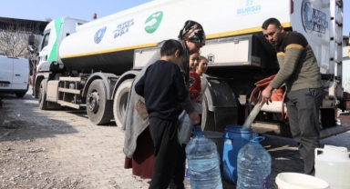 Su tankerleri depremzedeler için sahada