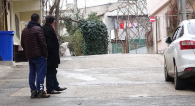 Tapulu arazisini kapattı sokağa giren geri dönüyor