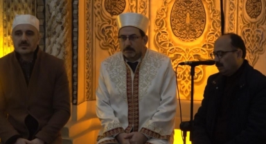 Tarihi Muradiye Camii'nde depremzedeler için mevlit okundu
