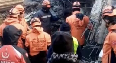 Yaşlı adam enkazdan 45 saat sonra sağ çıkartıldı