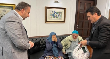 Yaşlı çiftten duygulandıran deprem yardımı