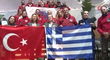 Yunan arama kurtarma ekibi alkışlarla uğurlandı